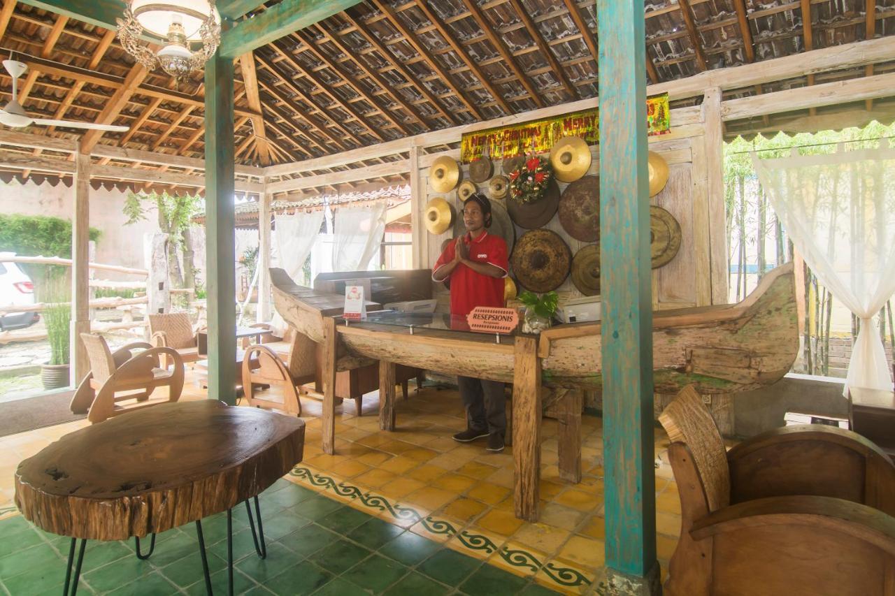 Kampung Lawasan Heritage Cottage Maguwo Buitenkant foto