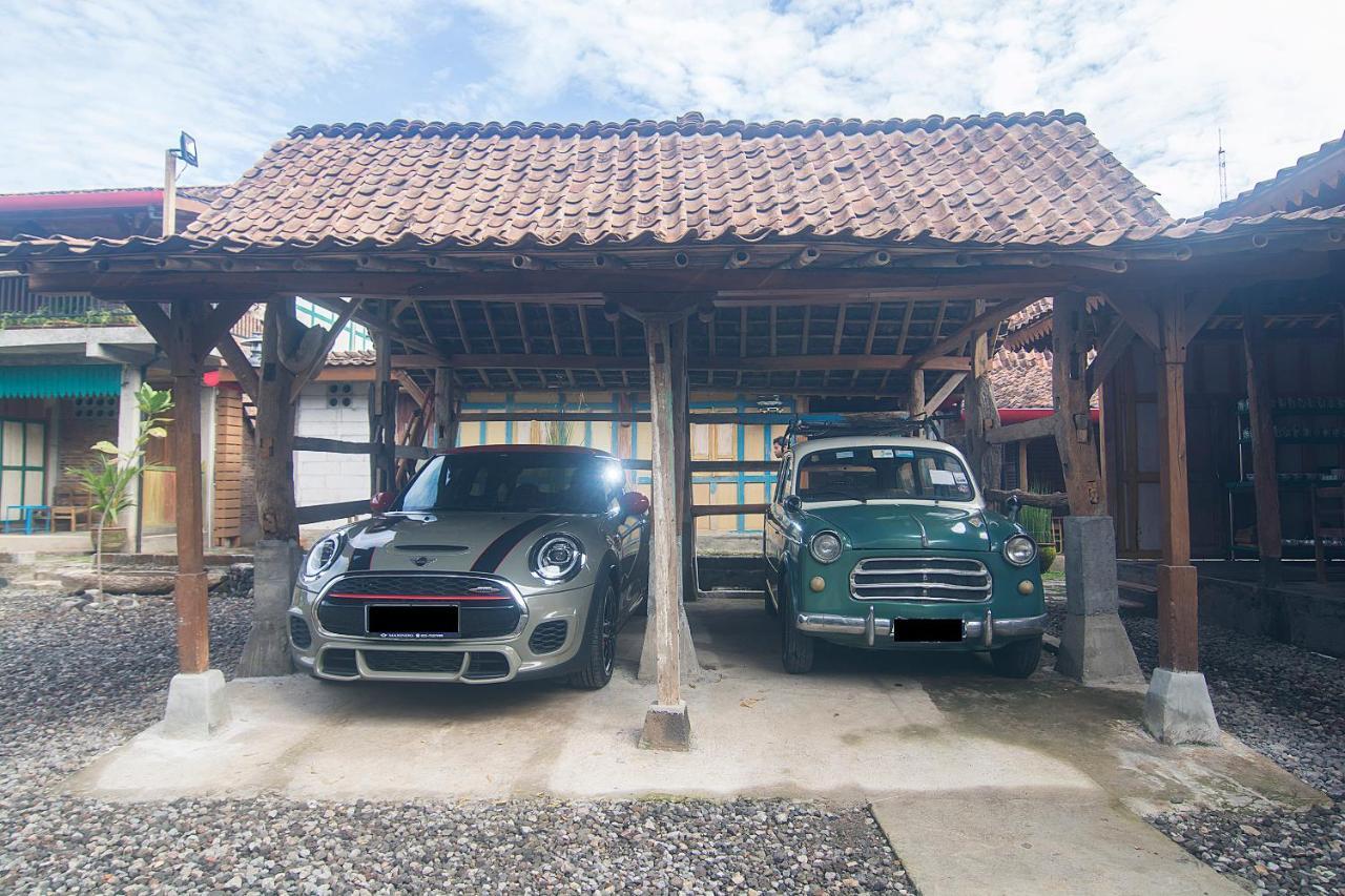 Kampung Lawasan Heritage Cottage Maguwo Buitenkant foto
