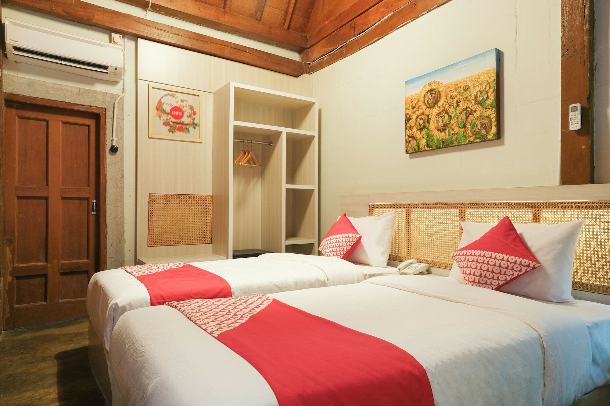 Kampung Lawasan Heritage Cottage Maguwo Buitenkant foto