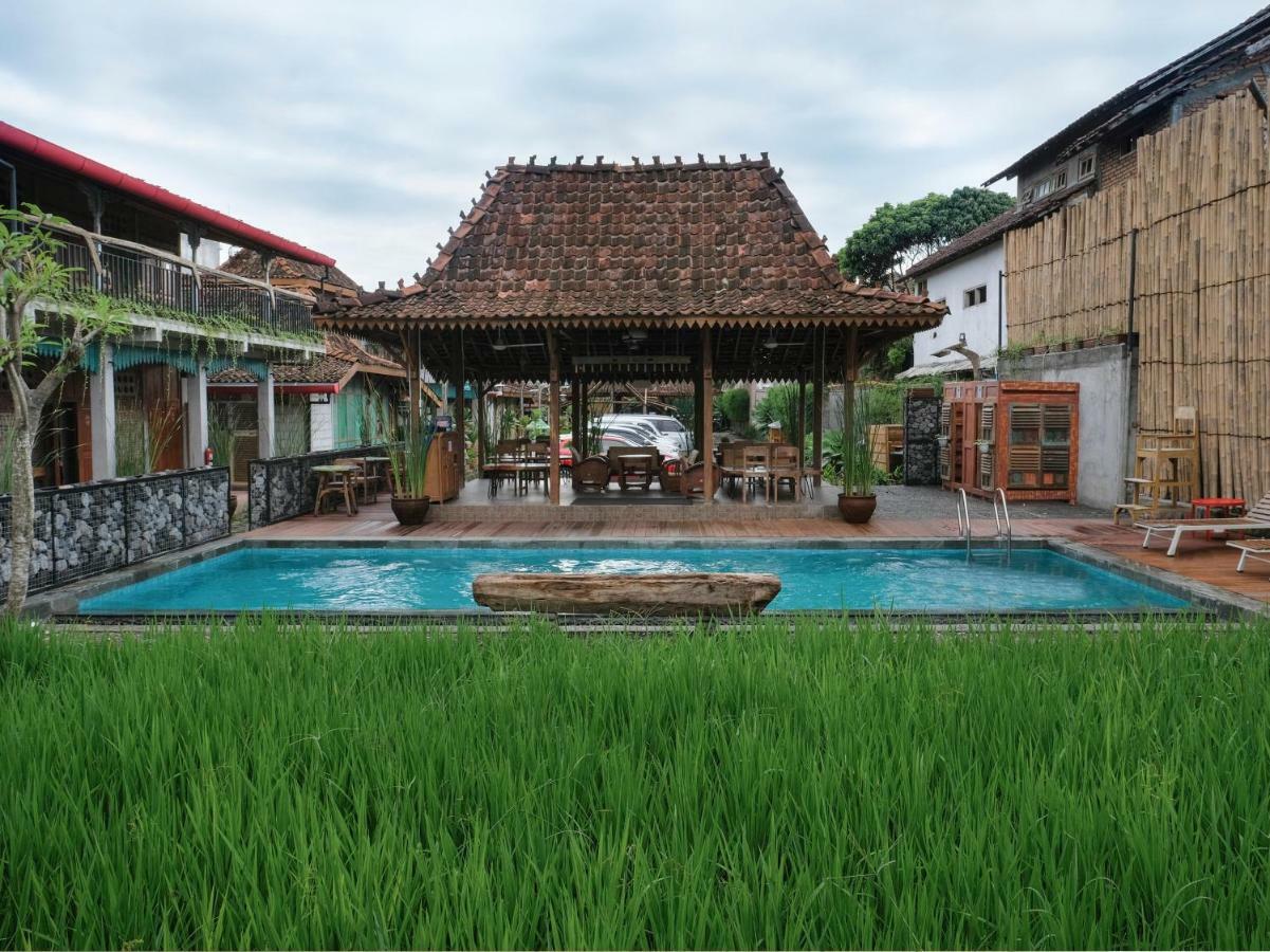 Kampung Lawasan Heritage Cottage Maguwo Buitenkant foto