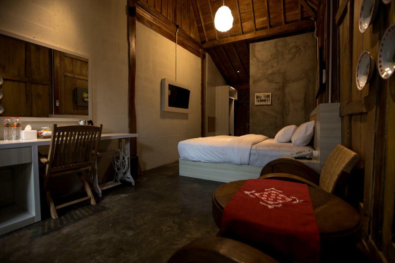 Kampung Lawasan Heritage Cottage Maguwo Buitenkant foto